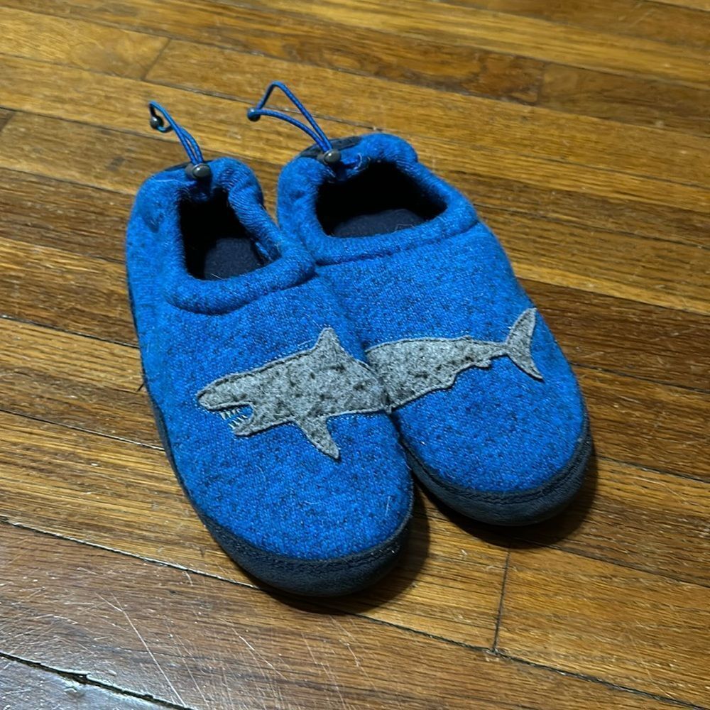 LL Bean Kids Sweater Fleece Slippers, Shark, Sz 3-4